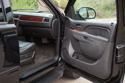 2010 Chevrolet Suburban 1500 LT, Hi-Lo 4x4, HD Trailering Package, image 8