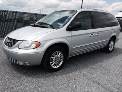 2002 chrysler town and country limited mint condition no reserve