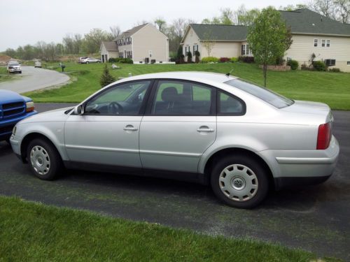 2000 volkswagen passat gls sedan 4-door 1.8l