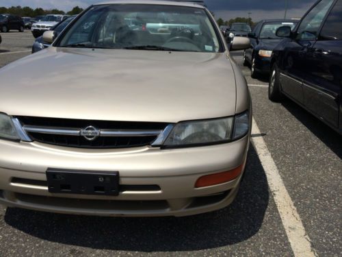 2000 nissan maxima. 169k miles. one owner. great condition. very clean inside.
