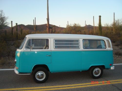 1972 deluxe vw bus