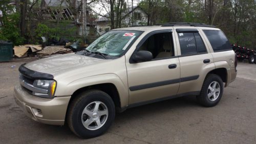 2005 chevrolet trailblazer ls 4x4 - beige - great condition!! clean!!