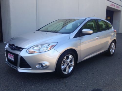 2012 ford focus se hatchback 2.0l only 17k miles *no reserve*