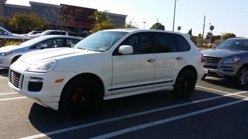 2009 porsche cayenne gts fully loaded with panoramic roof and 21 inch wheels suv