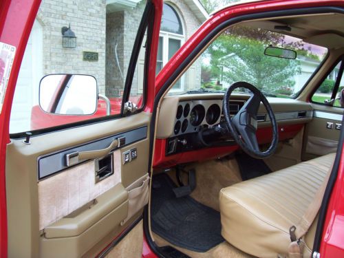 1984 Chevy C10 Short Bed, image 4