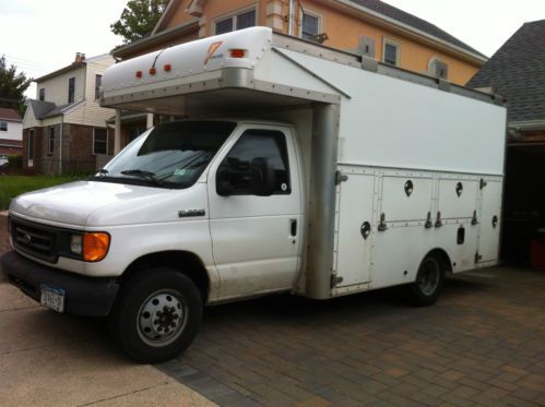 2006 ford e-350 super duty base cutaway van 2-door 6.0l