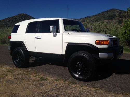 2012 toyota fj cruiser base sport utility 4-door 4.0l