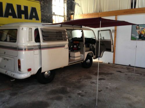 1972 volkswagen kombi camper van