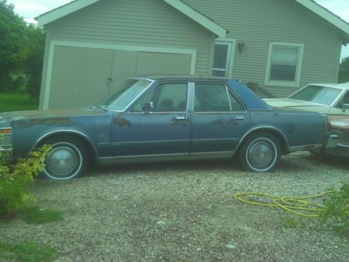 1979 chrysler lebaron 4 door  8 cyclinder 318 cu.in. 5.2 litre non running