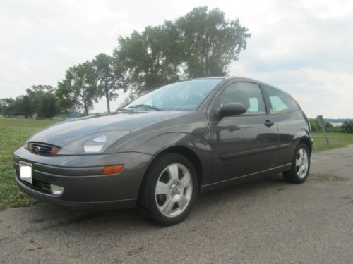 2003 ford focus zx3 low low miles, great great shape!