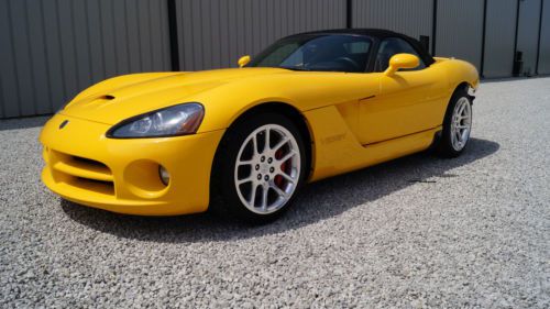 2005 dodge viper srt 10 *racing yellow*