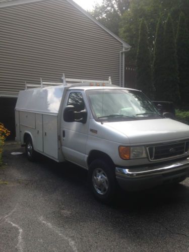 2004 ford e-350 super duty base cutaway van 2-door 5.4l  160k
