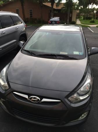 2012 hyundai accent se hatchback 4-door 1.6l