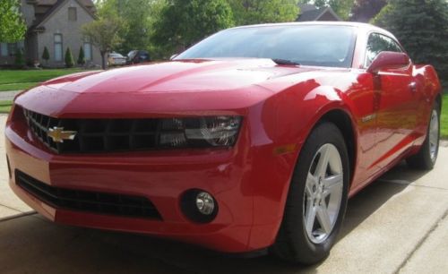 2010 red chevrolet camaro. 2lt. 3.6l v6.