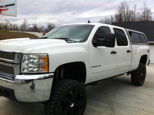 2009 chevrolet 2500 hd crew cab with camper shell