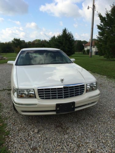 1999 cadillac deville - mint, 20,920 miles, beautiful car, white diamond color