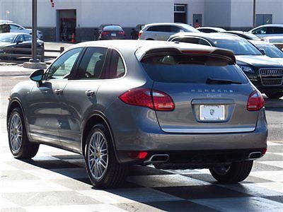 Awd 4dr platinum edition new suv gasoline 3.6l v6 cyl meteor gray metallic