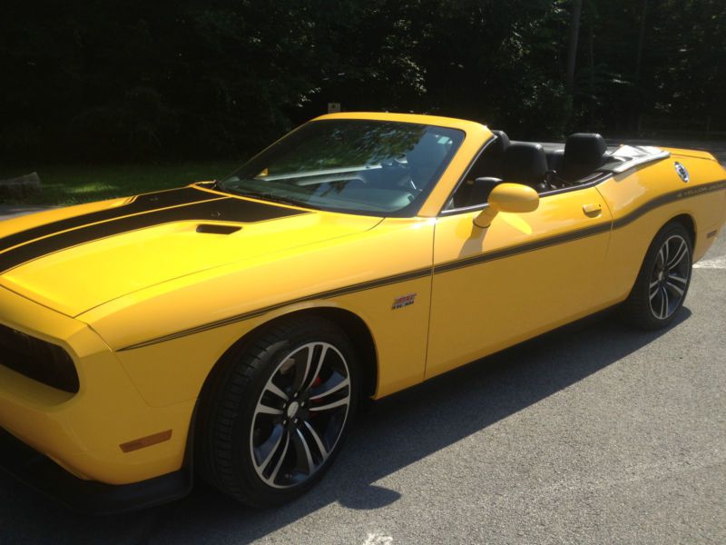 2012 dodge challenger srt8