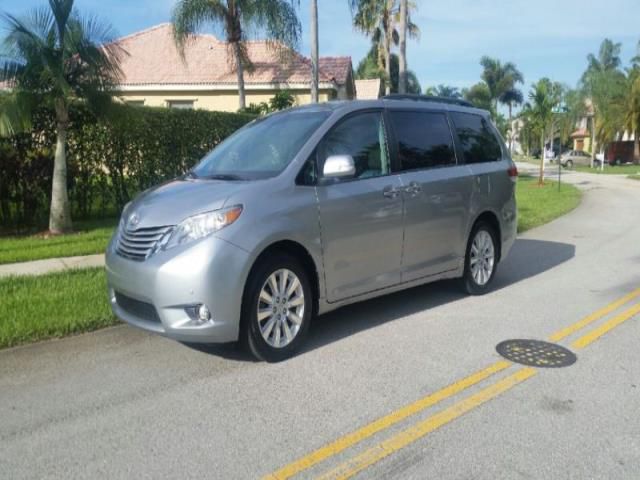 Toyota: sienna limited awd