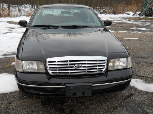 2004 ford crown victoria police interceptor sedan 4-door 4.6l