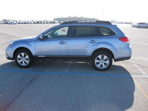 2012 subaru outback 2.5i limited wagon 4-door 2.5l like new lowlow millage !!!!