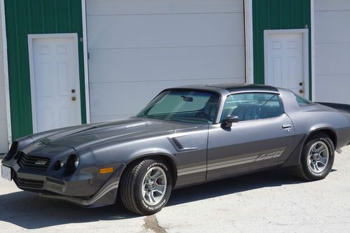 1981 camaro factory original 350 4sp canadian car 29,000 miles orig paint