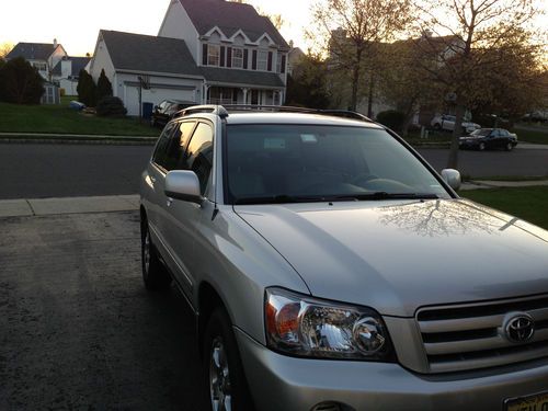 2005 toyota highlander v6 (66k miles, 7 seater, non-smoker, new rotors &amp; brake)
