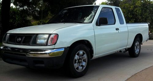 2000 nissan frontier xe extended cab, low miles new paint