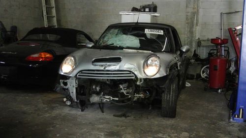 2005 mini cooper s convertible 2-door 1.6l