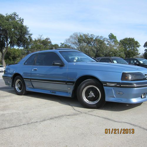 1 owner trophy winner thunderbird.