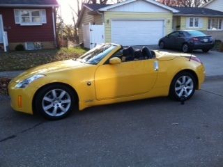 2005 nissan 350z enthusiast convertible 2-door 3.5l