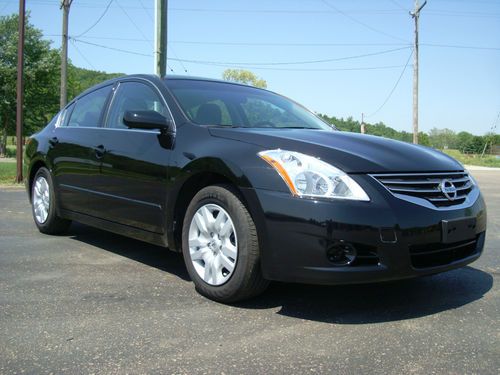 2012 nissan altima 2.5 auto 4 door sedan only 7k miles black very clean - ohio