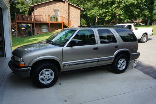 2000 blazer 4x4, low miles 124k,  taken care of, clean. low reserve