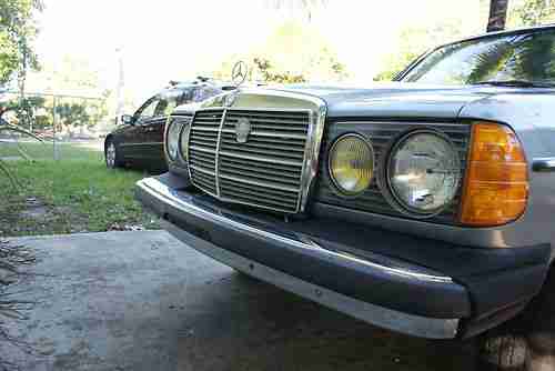 NEW PICTURES W123 Mercedes Benz 300D turbodiesel priced to sell fast, US $4,200.00, image 3