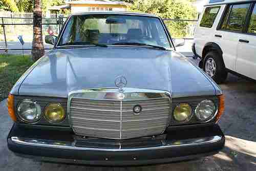 NEW PICTURES W123 Mercedes Benz 300D turbodiesel priced to sell fast, US $4,200.00, image 4