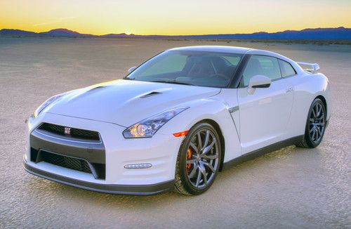 2014 nissan gt-r premium coupe 2-door 3.8l