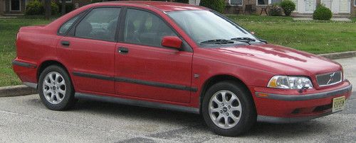 2000 volvo s40 turbo 4dr sedan