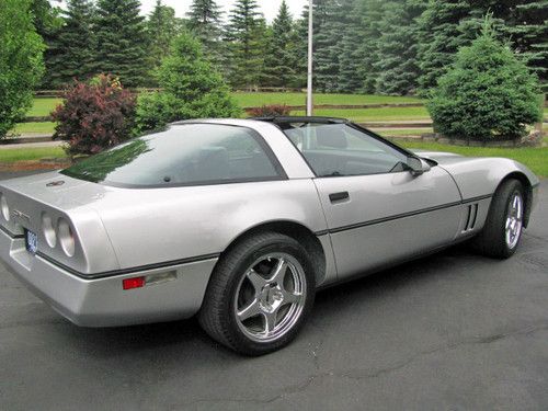 1984 Chevrolet Corvette Silver/Gray Excellent Condition, image 2