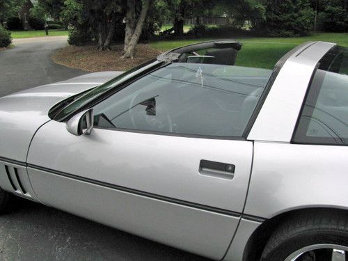 1984 Chevrolet Corvette Silver/Gray Excellent Condition, image 6