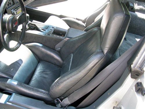 1984 Chevrolet Corvette Silver/Gray Excellent Condition, image 9