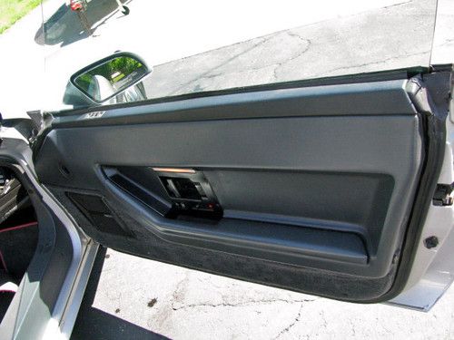 1984 Chevrolet Corvette Silver/Gray Excellent Condition, image 17