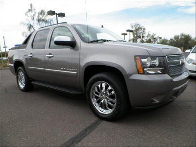 Clean 4wd crew cab 130 used 4x4 chevy avalanche gray silver 20'' financing clean
