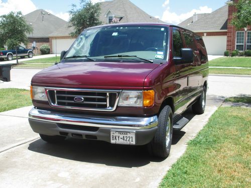 2005 ford chateau e150 van