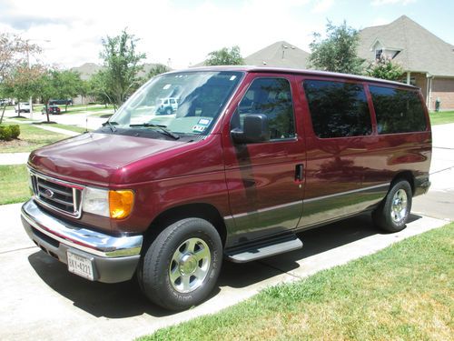 2005 Ford Chateau E150 Van, image 2