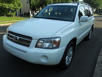 2006 toyota hyghlander hybrid awd one owner!! leather seats!! 7 passengers!!