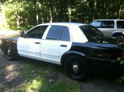 2010 ford crown victoria police interceptor sedan 4-door 4.6l