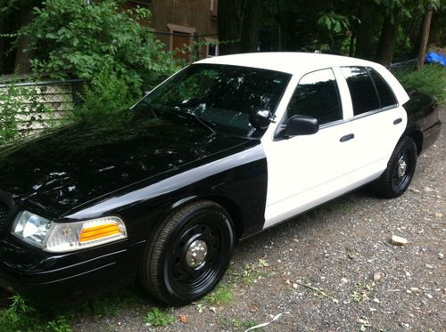 2011 ford crown victoria black/ white