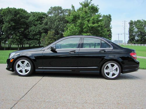 2010 merc benz 4matic c300 sport, 14k miles, nav, black on black, 615-218-5569