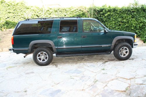 1999 CHEVROLET SUBURBAN 2500 LT, image 2