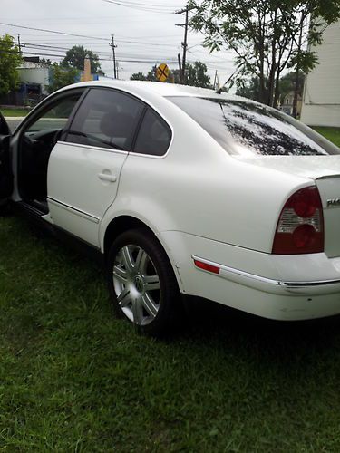 2005 Volkswagen Passat GLX Sedan 4-Door 2.8L, image 4